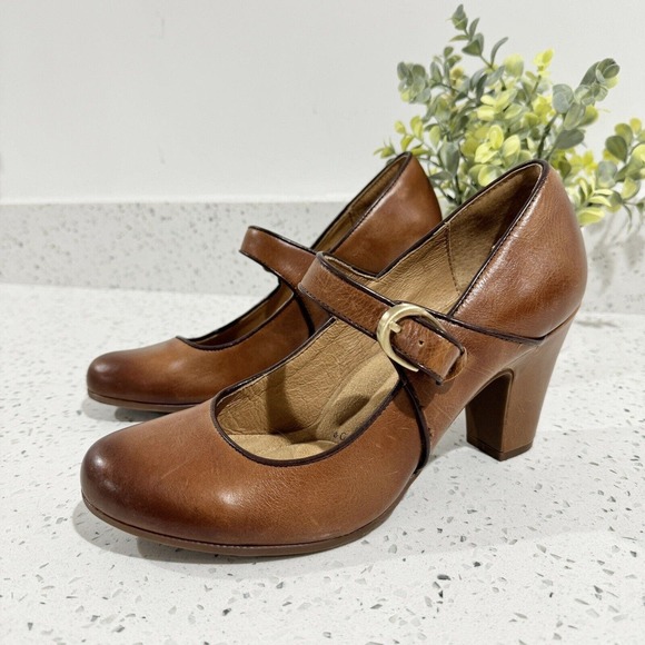 Mary Jane Shoes - Sofft Brown Mary Jane Heels Size 9.5 Leather